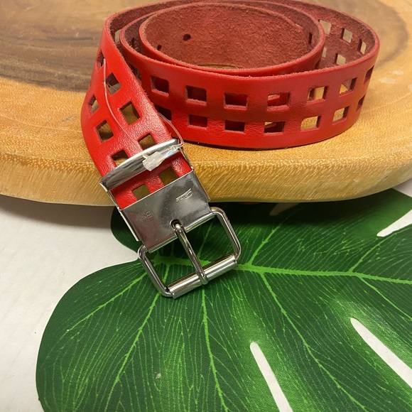 Vintage leather stenciled Cut out Belt - Picture 2 of 6